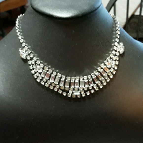 Jewelry - VINTAGE Rhinestone Necklace